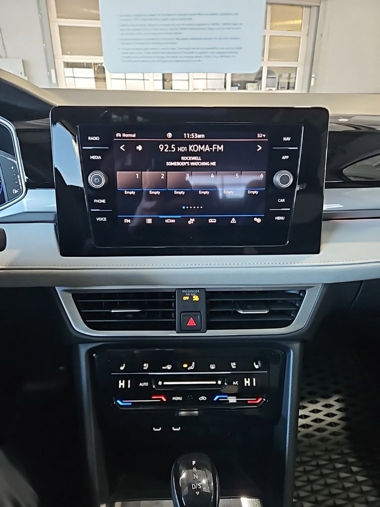 Used 2025 Volkswagen Taos SEL image 30