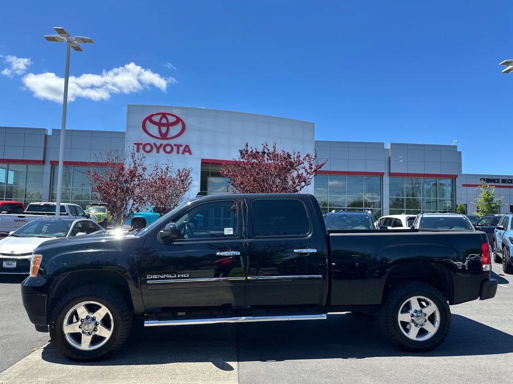 Used 2014 GMC Sierra 2500 Denali w/ Suspension Package, Off-Road AWD/4WD image 2