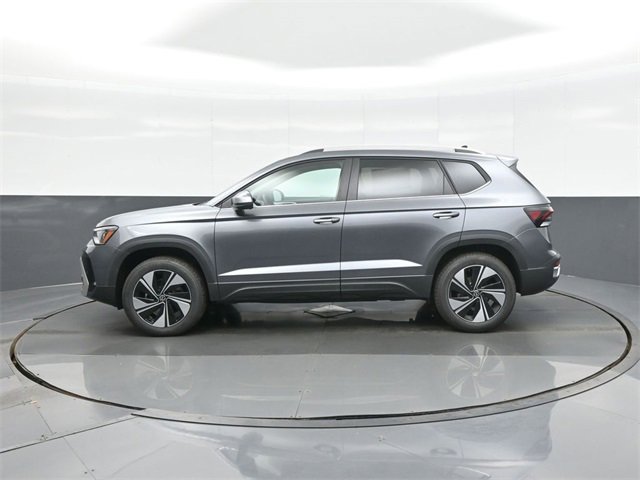 New 2026 Volkswagen Taos SE image 4