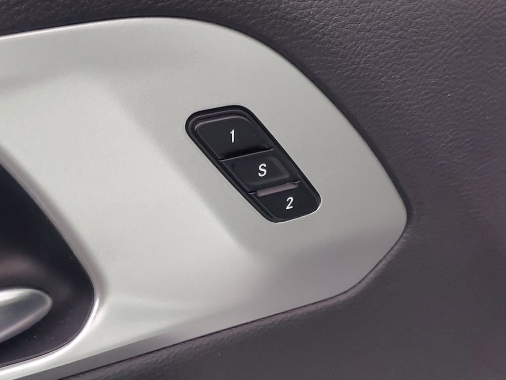 Used 2025 Chrysler Pacifica Limited FWD image 23