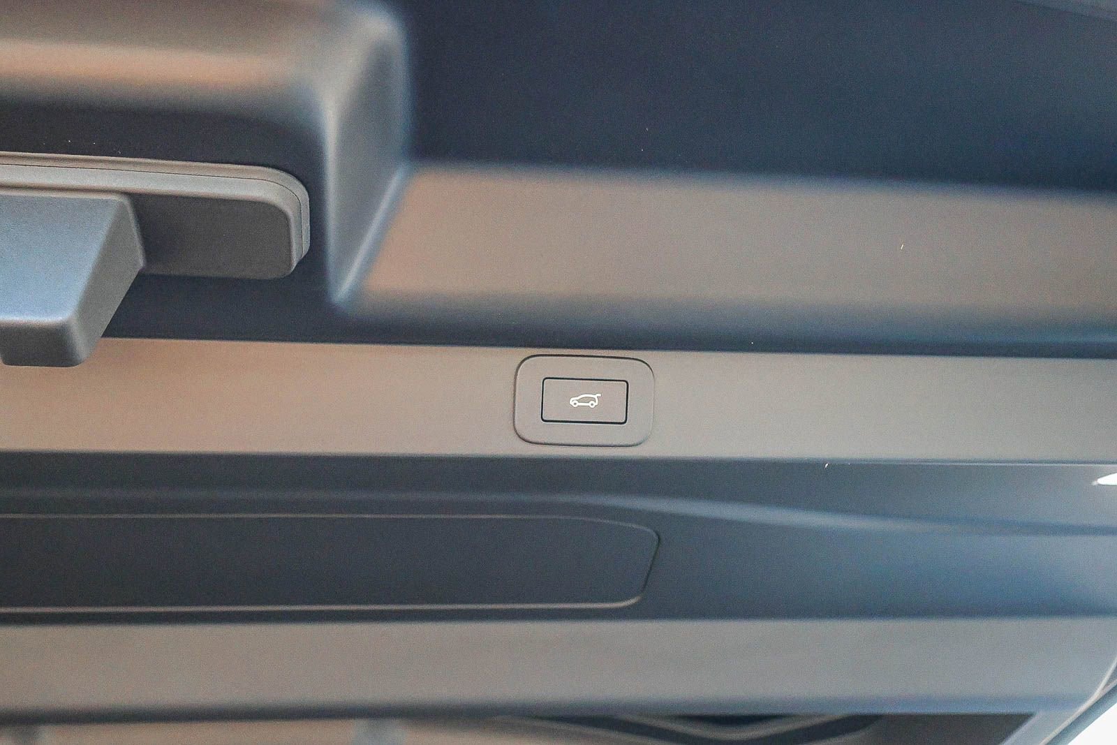 Certified 2025 Land Rover Range Rover SE image 29