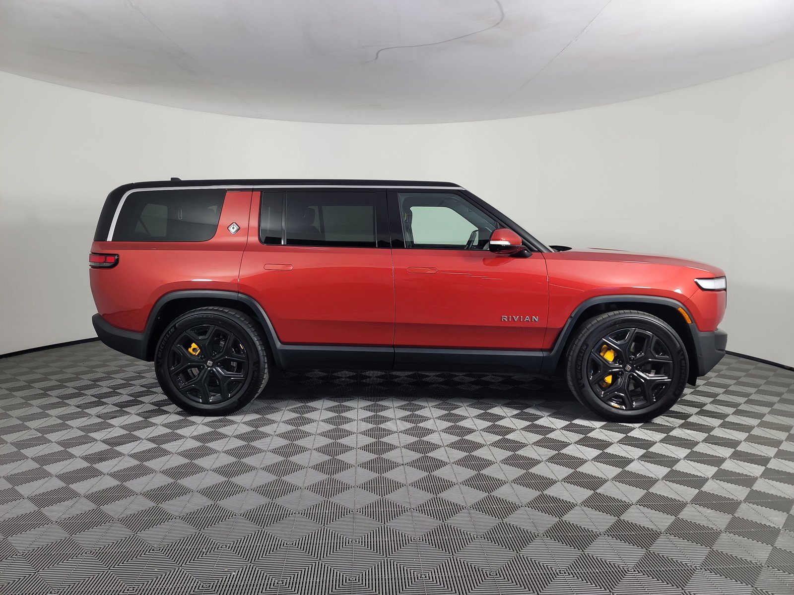 Used 2024 Rivian R1S Adventure image 6