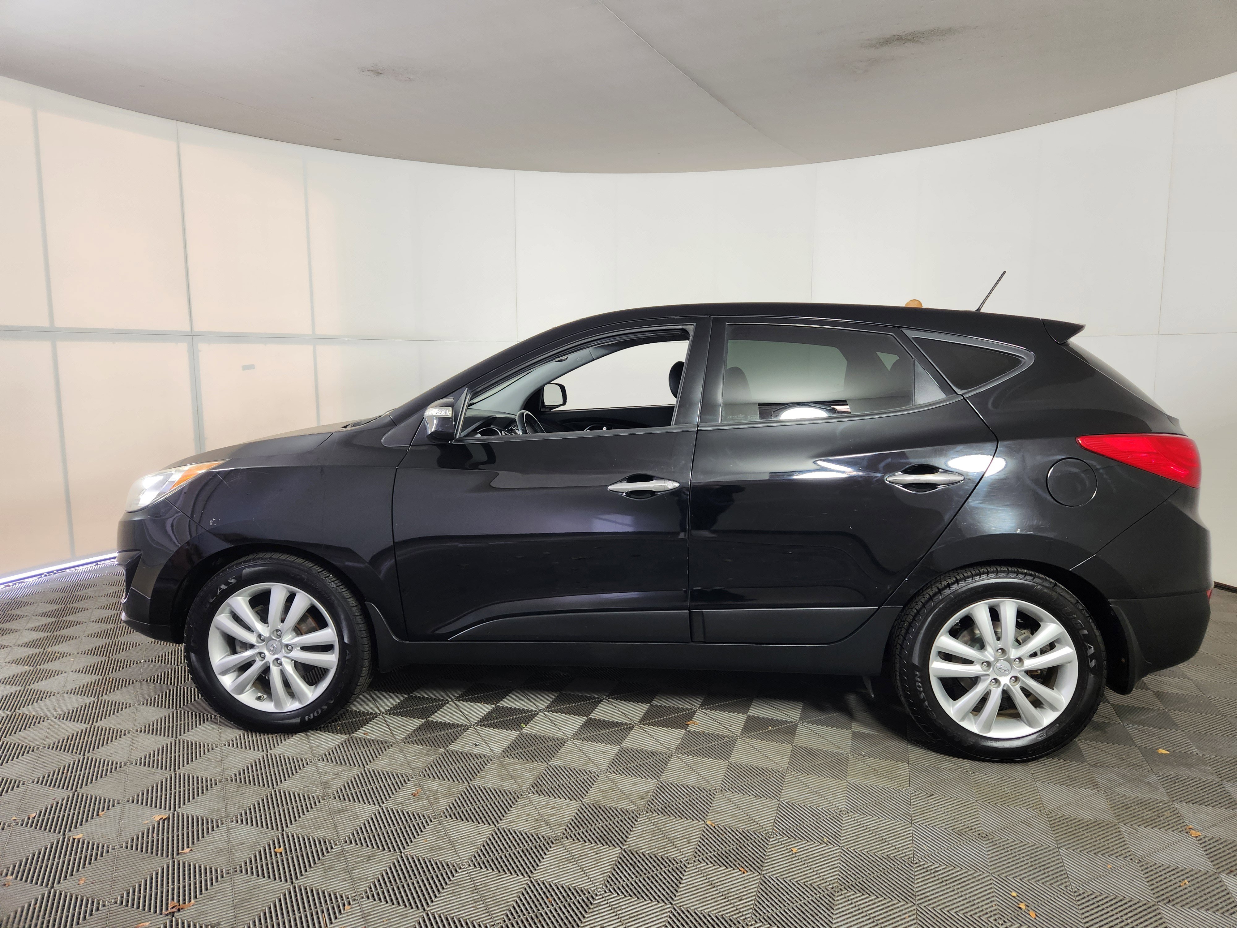 Used 2012 Hyundai Tucson Limited w/ Premium Pkg image 4