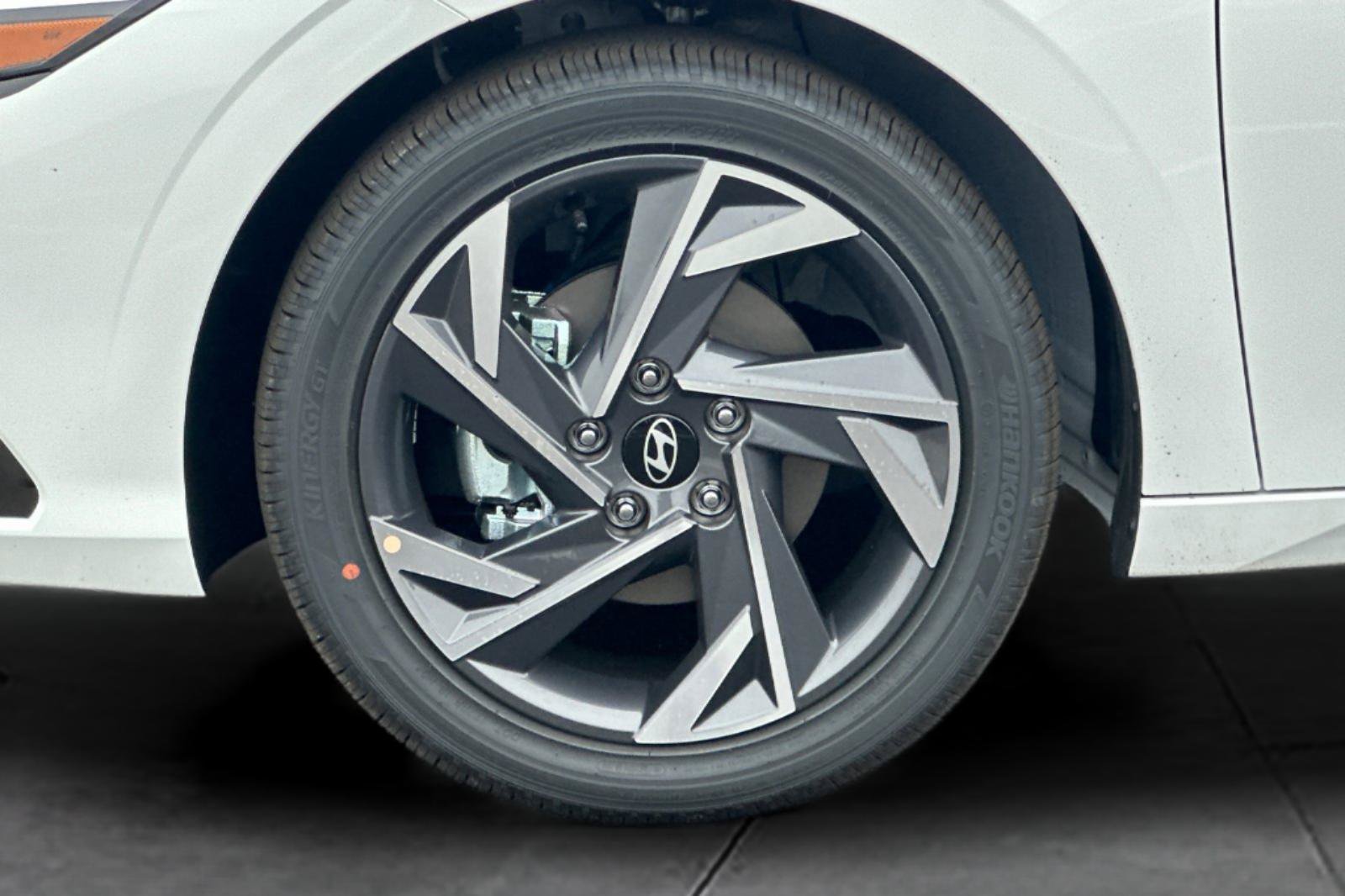New 2026 Hyundai Elantra Limited FWD image 26