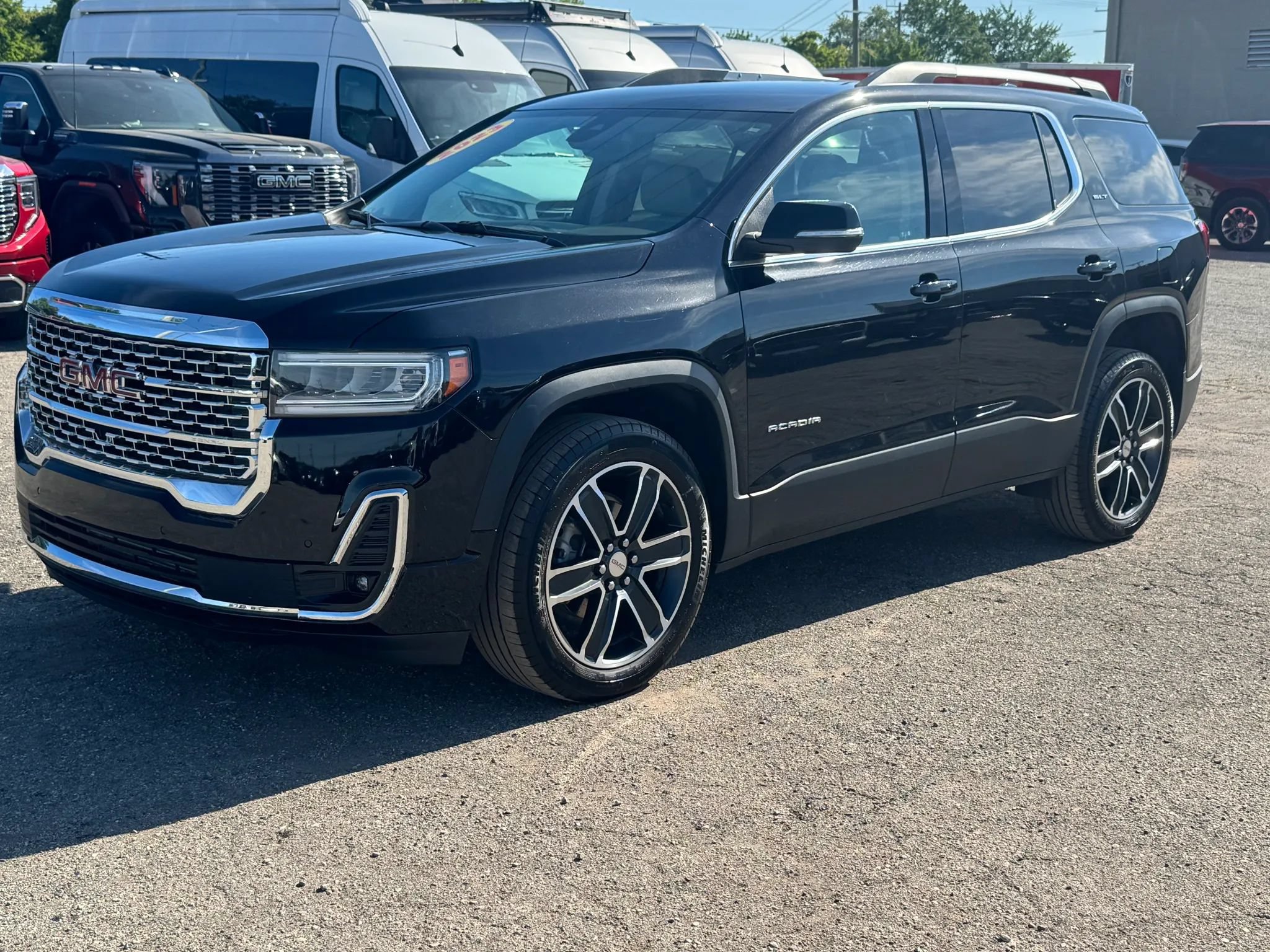 Used 2023 GMC Acadia SLT w/ Preferred Package