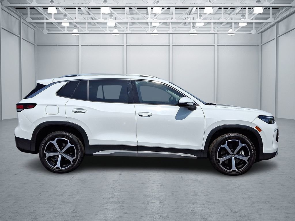 Certified 2025 Volkswagen Tiguan SE AWD/4WD image 7