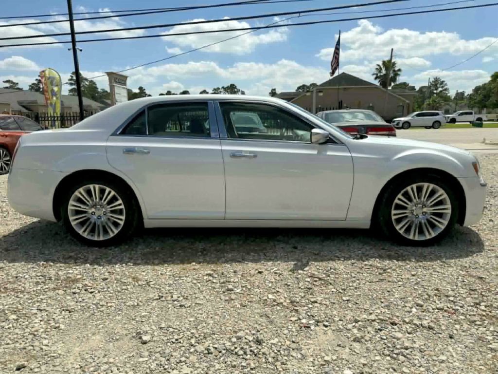 Used 2012 Chrysler 300 C Luxury Series image 4