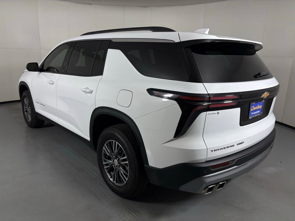 Used 2025 Chevrolet Traverse LT image 8