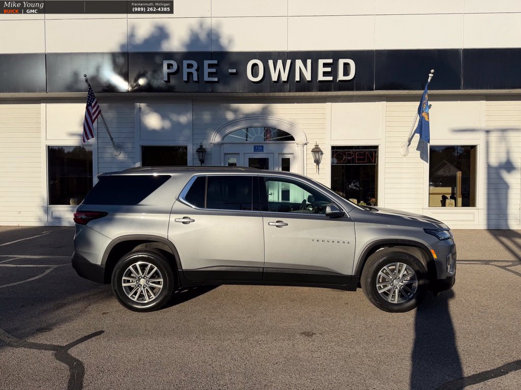 Used 2023 Chevrolet Traverse LT w/ LPO, Floor Liner Package FWD image 4