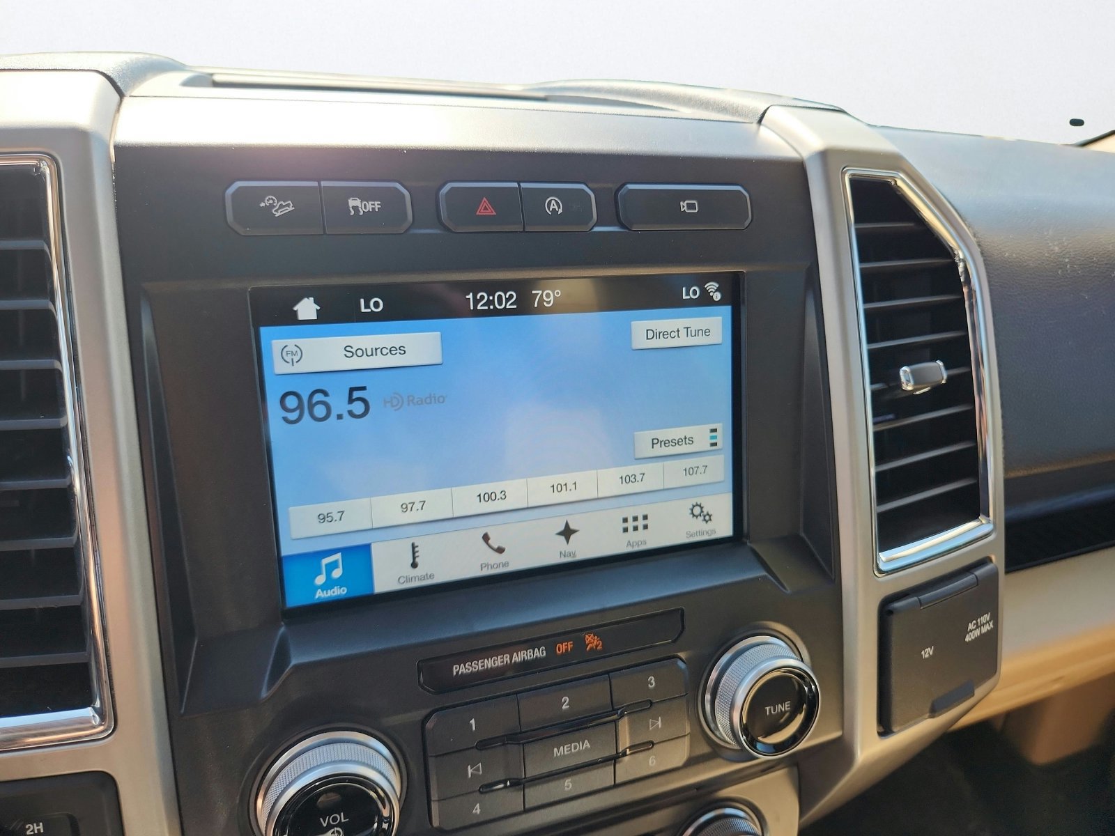 Used 2017 Ford F150 Lariat w/ Equipment Group 502A Luxury AWD/4WD image 18