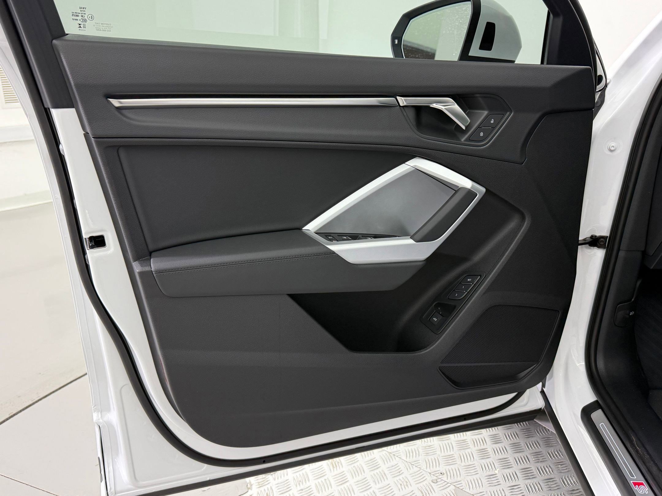 Used 2025 Audi Q3 2.0T Premium w/ Convenience Package AWD/4WD image 23