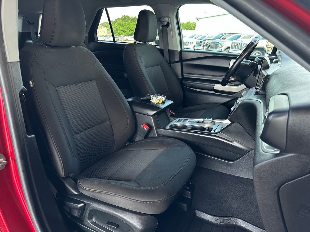 Used 2022 Ford Explorer XLT image 17