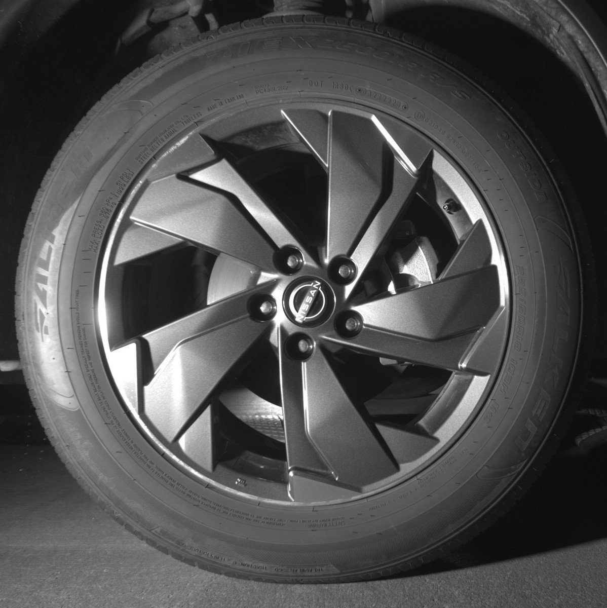 Used 2025 Nissan Rogue SV image 13