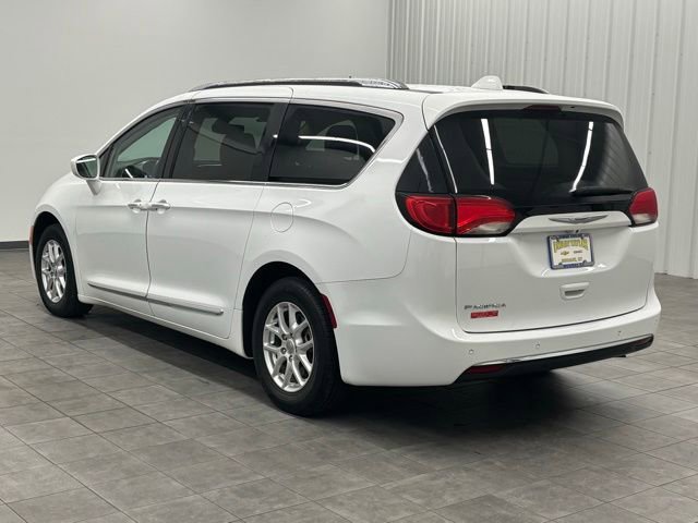 Used 2020 Chrysler Pacifica Touring-L FWD image 4