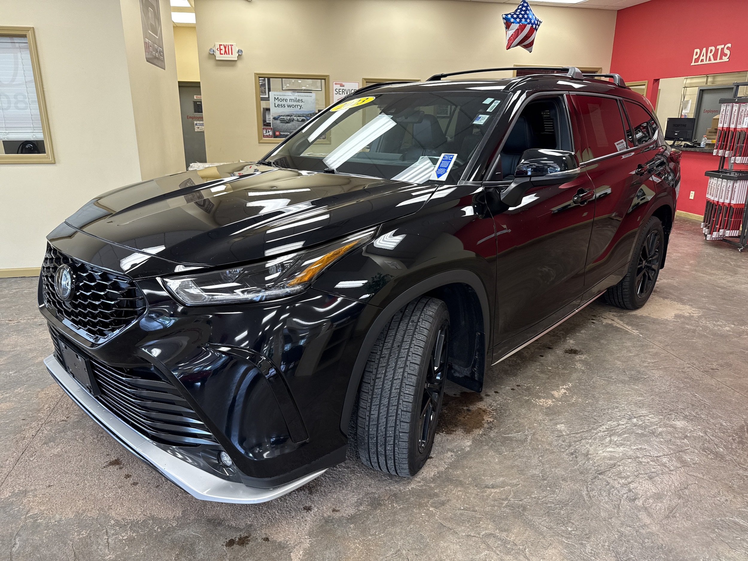 Used 2023 Toyota Highlander XSE AWD/4WD image 3