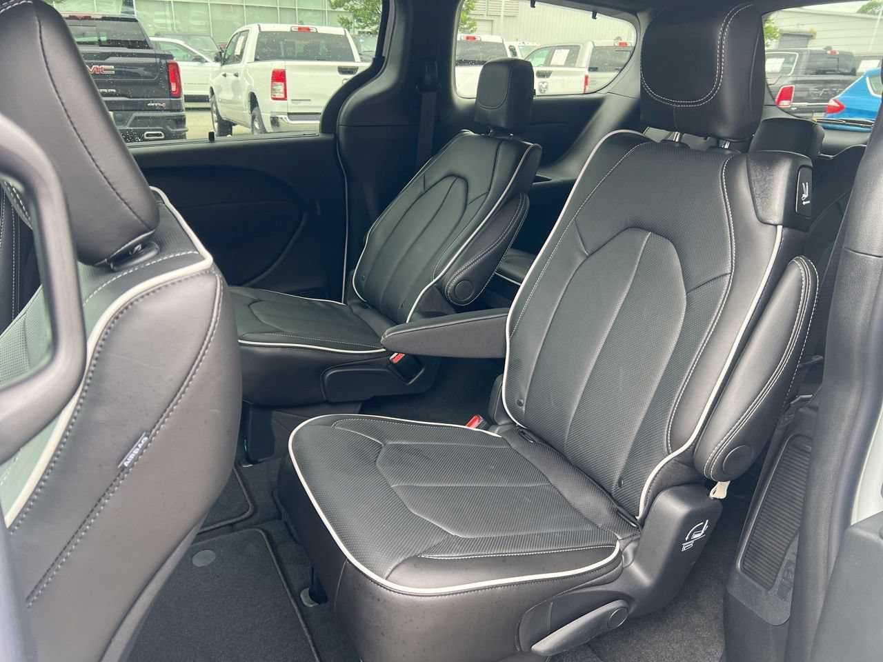 New 2027 Chrysler Pacifica Limited w/ Family Tech Group FWD image 19