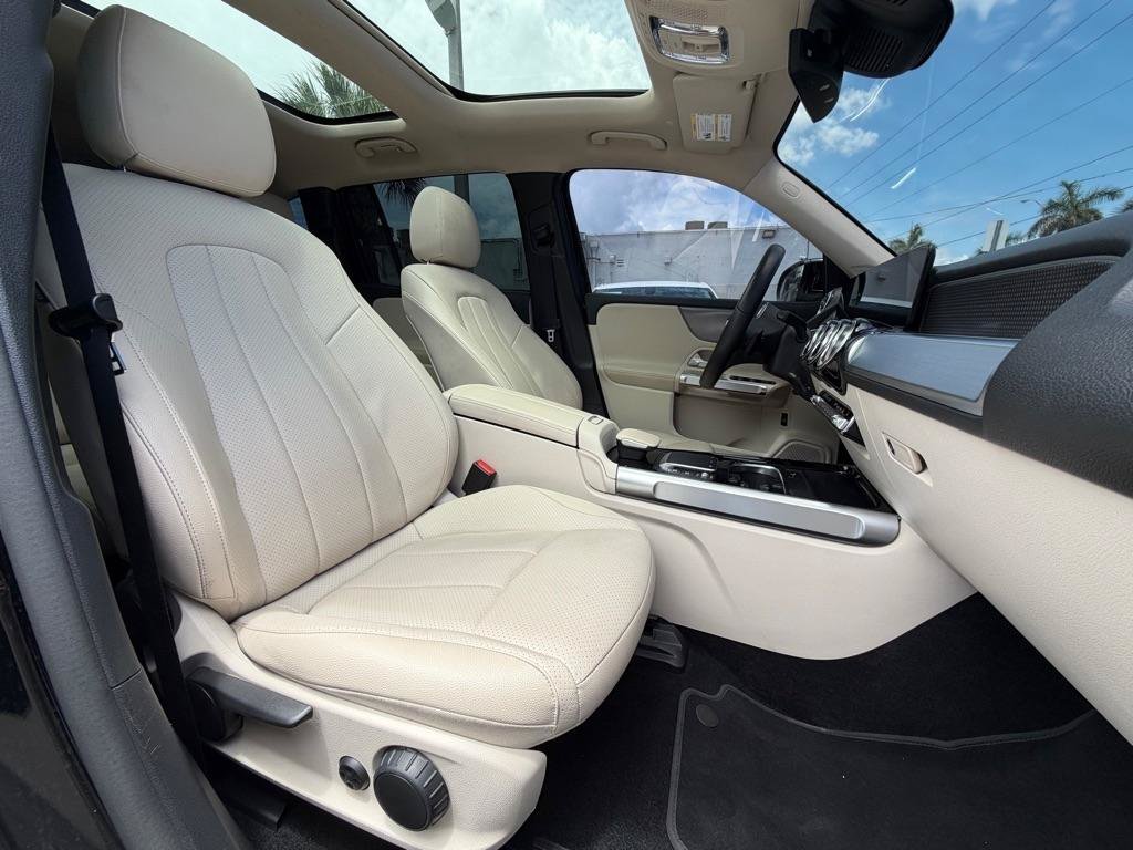 Used 2022 Mercedes-Benz EQB 350 4MATIC image 34