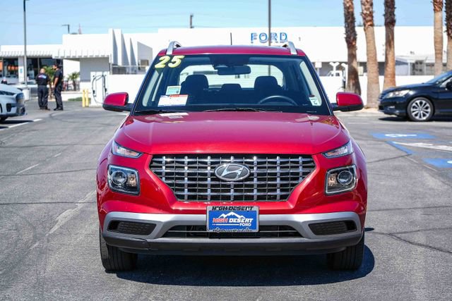 Used 2025 Hyundai Venue SEL FWD image 2