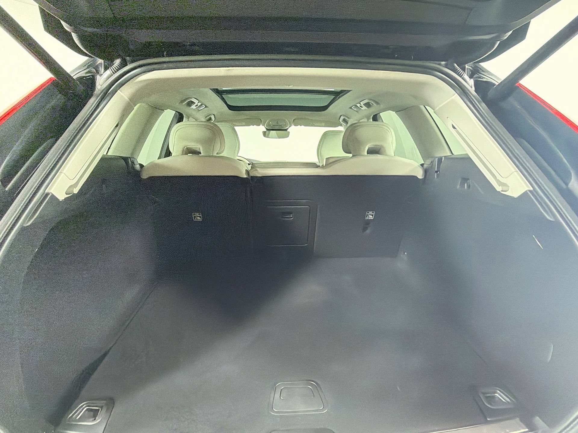 Certified 2024 Volvo XC60 B5 Plus AWD/4WD image 27
