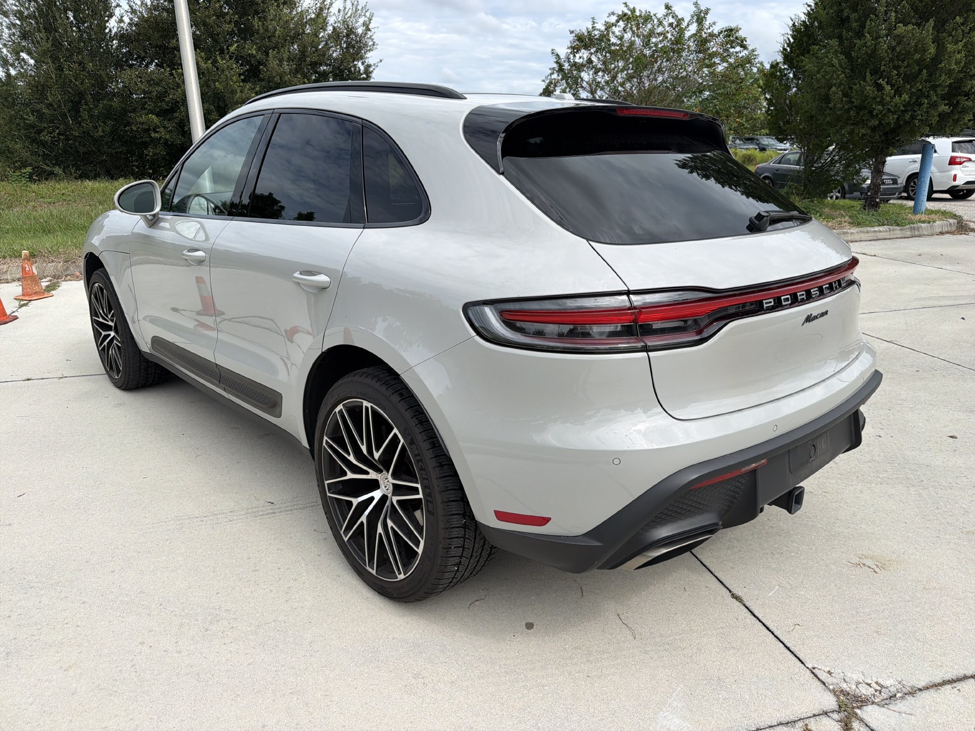 Used 2023 Porsche Macan Turbo AWD/4WD image 6