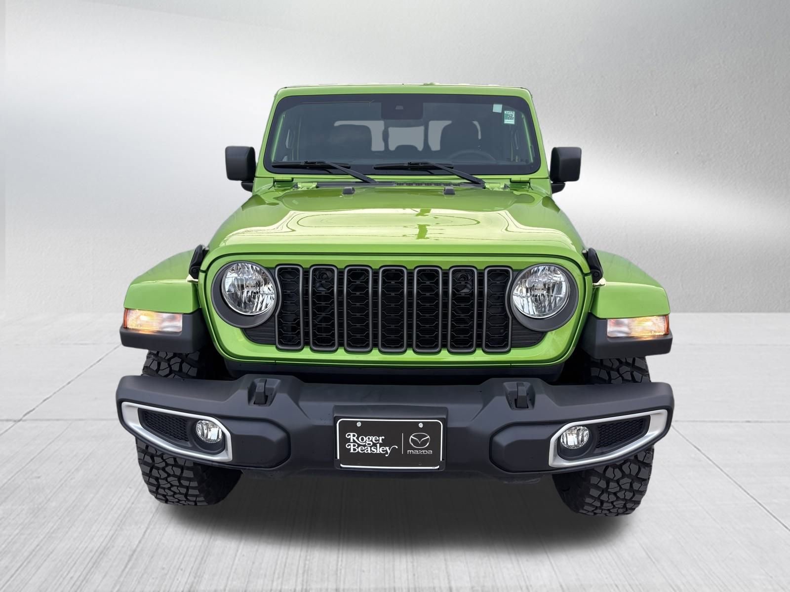 Used 2025 Jeep Gladiator Sport image 2