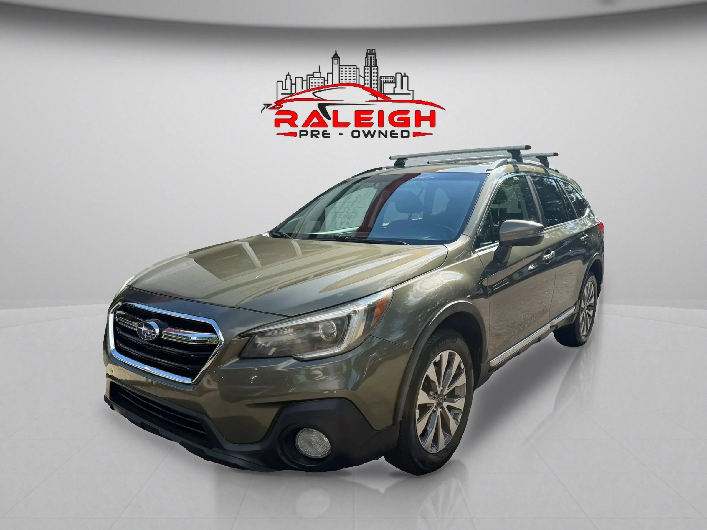 Used 2018 Subaru Outback 3.6R Touring AWD/4WD image 2