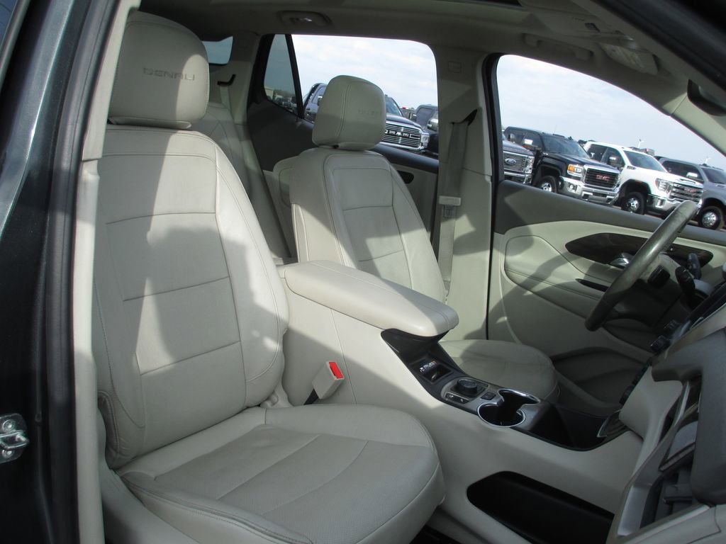 Used 2019 GMC Terrain Denali w/ Advanced Safety Package image 23
