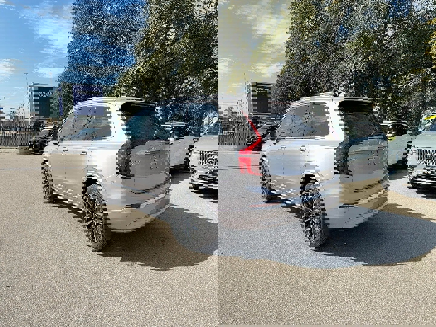 New 2026 Volvo XC90 T8 Plus image 5