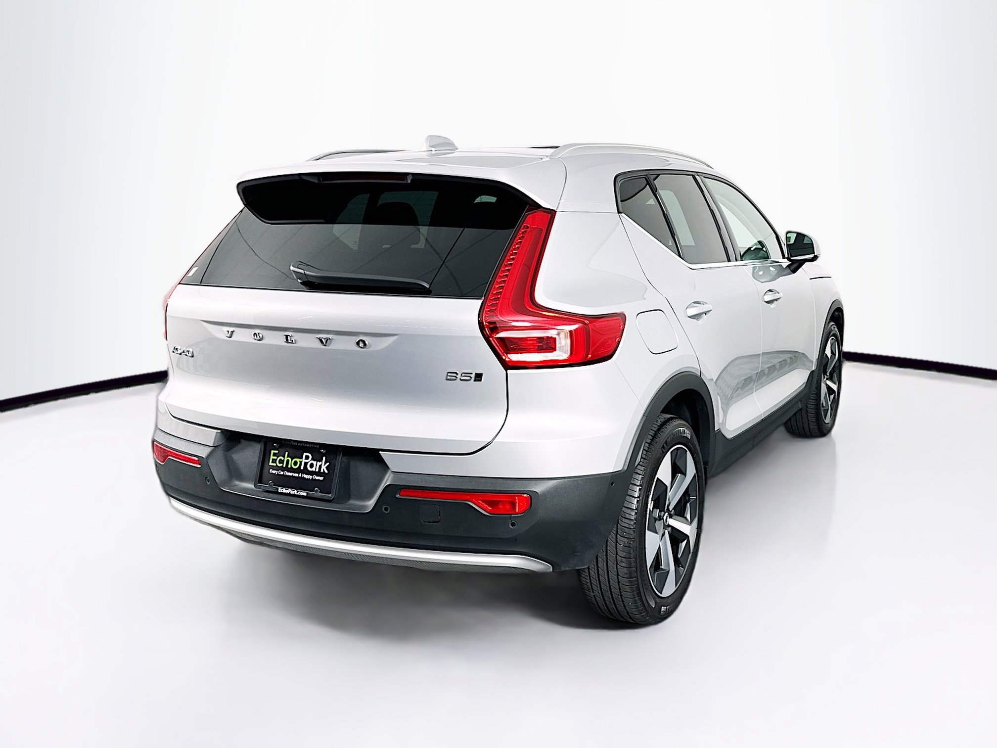 Used 2025 Volvo XC40 B5 Plus image 9