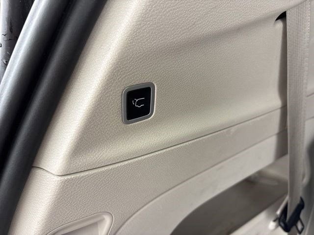 Used 2023 Chrysler Pacifica Touring-L image 35