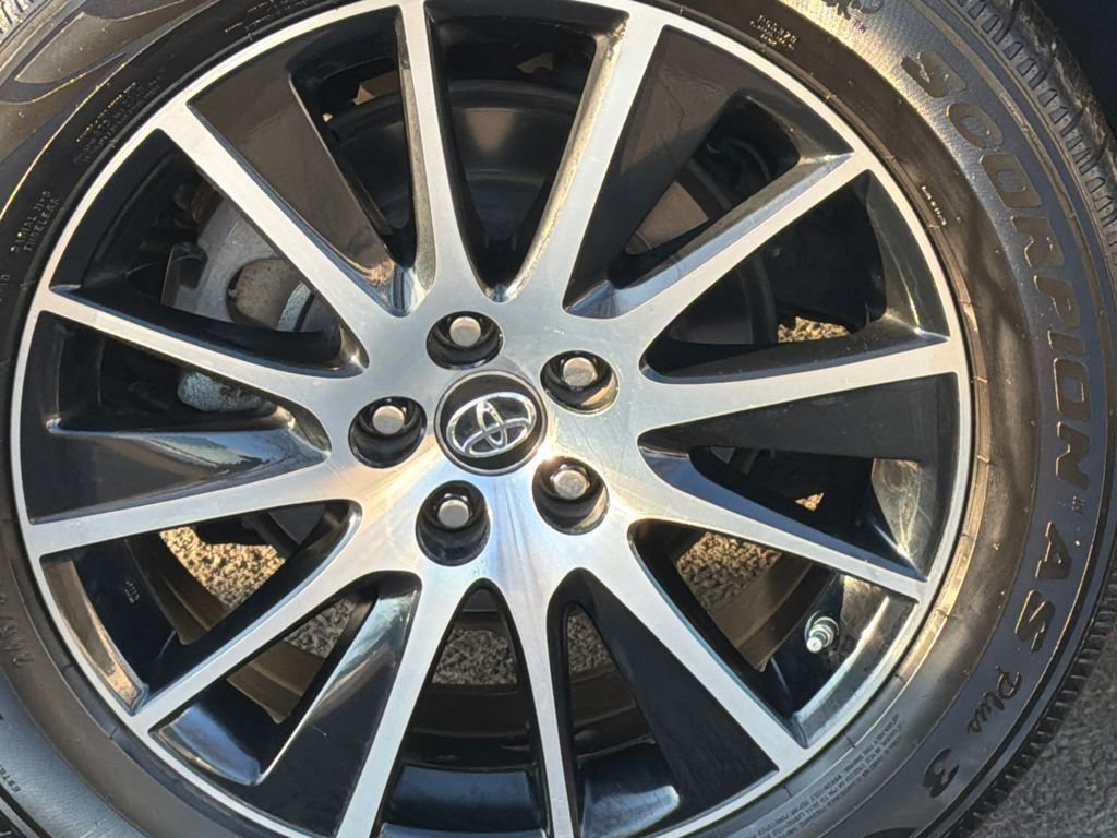 Used 2017 Toyota Highlander SE image 8