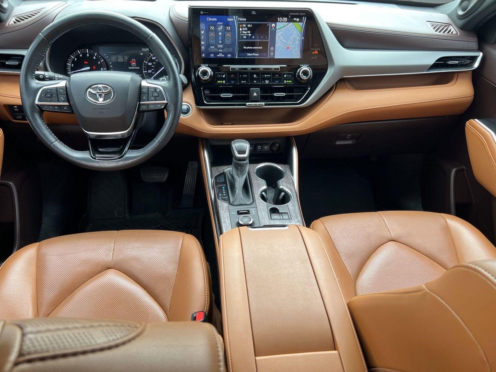 Used 2021 Toyota Highlander Platinum AWD/4WD image 17