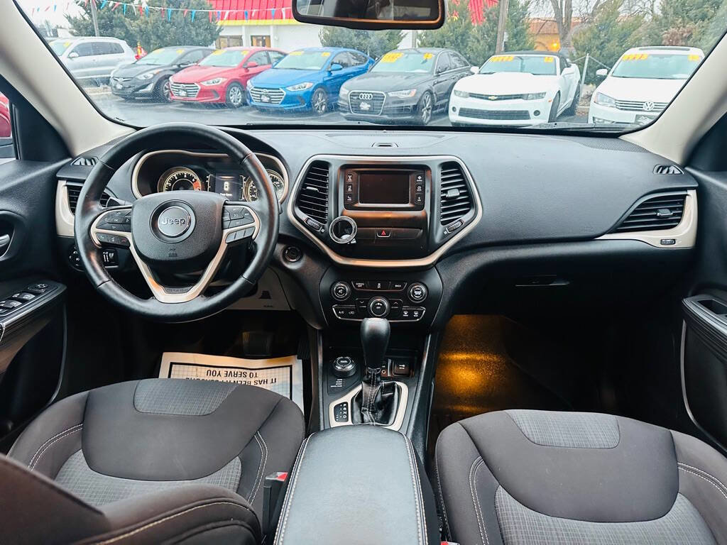 Used 2016 Jeep Cherokee Latitude w/ Cold Weather Group image 9