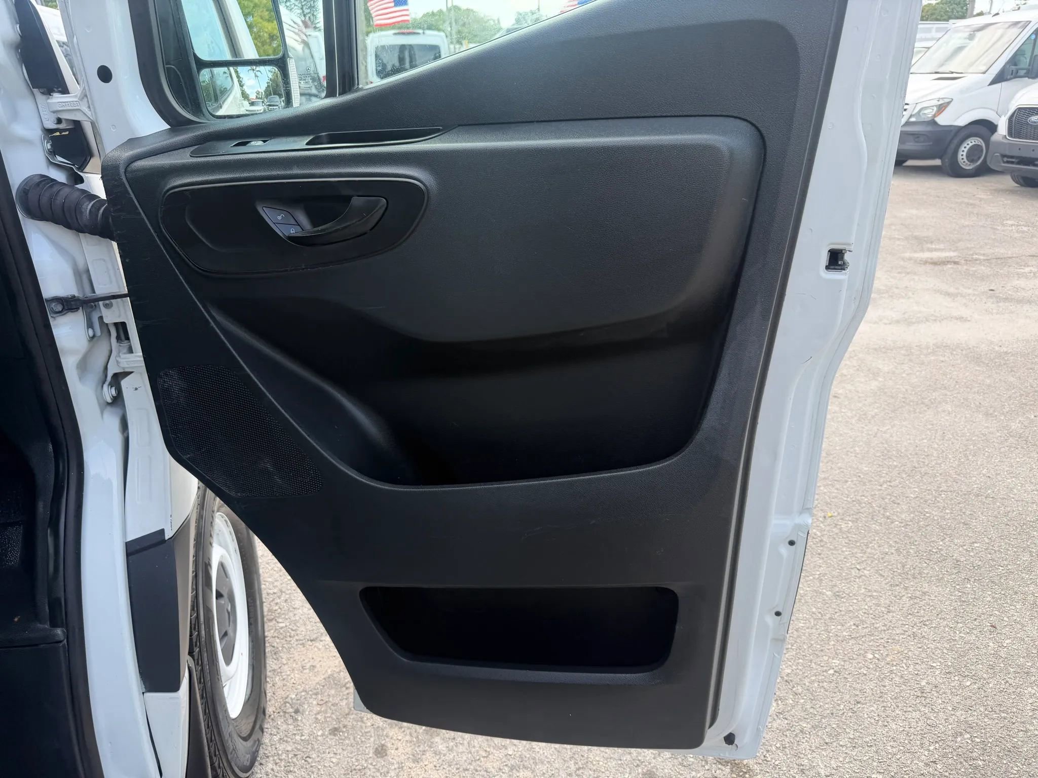 Used 2024 Mercedes-Benz Sprinter 2500 170 Extended Cargo image 17