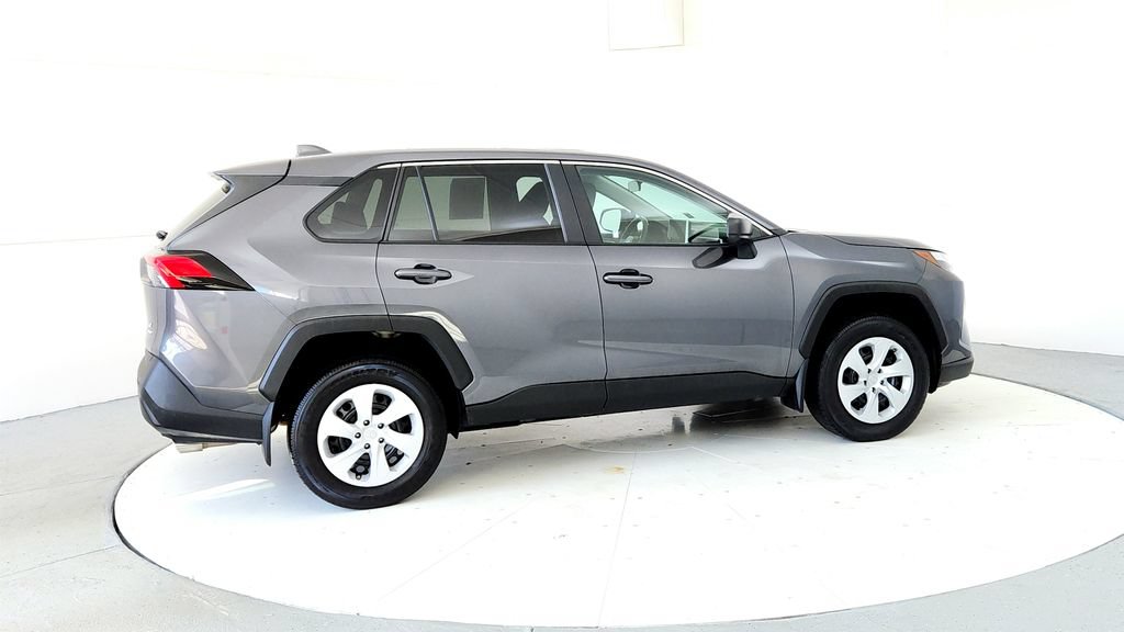 Used 2023 Toyota RAV4 LE AWD/4WD image 6