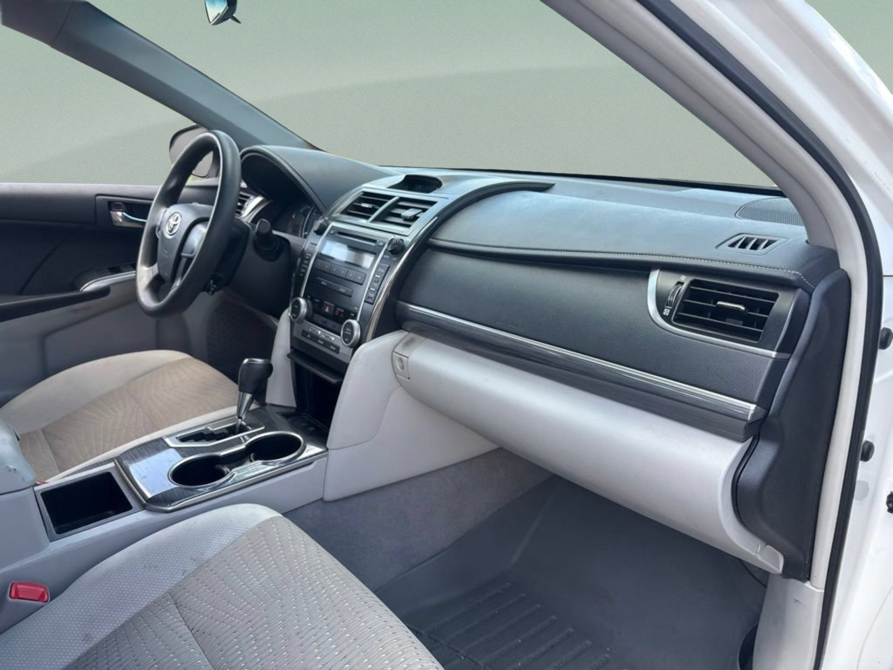 Used 2012 Toyota Camry LE FWD image 25