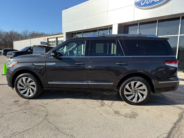 Used 2023 Lincoln Navigator Reserve image 4
