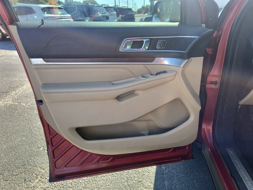 Used 2016 Ford Explorer Limited image 20