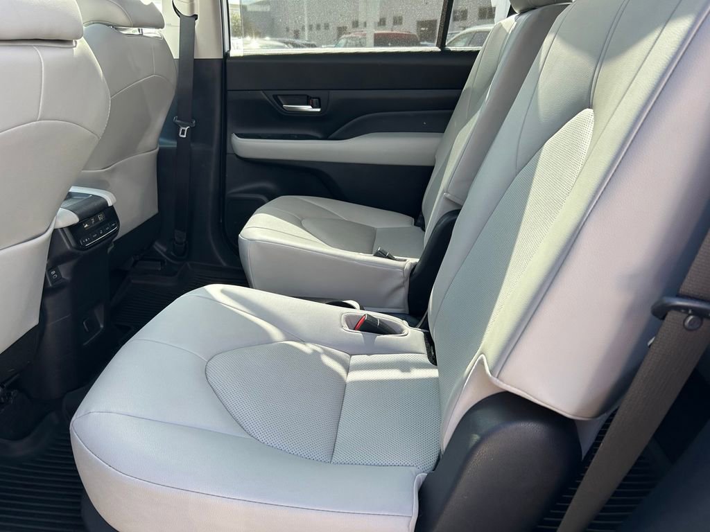Used 2024 Toyota Grand Highlander XLE image 17