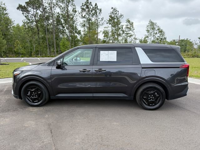 Used 2025 Kia Carnival FWD image 2