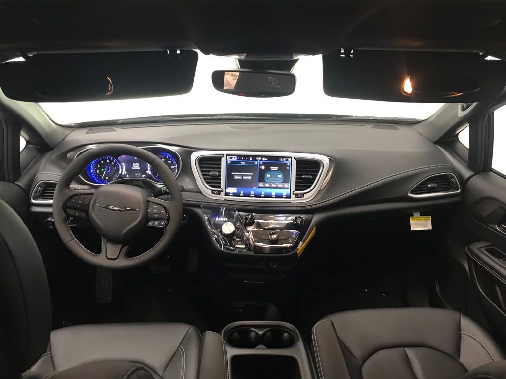 New 2026 Chrysler Pacifica Select w/ S Appearance Package image 30