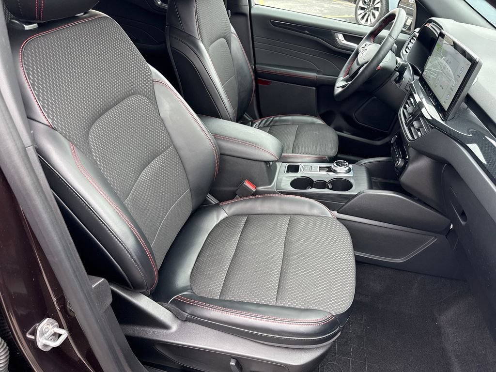 Certified 2023 Ford Escape ST-Line Select w/ Tech Pack #2 image 9