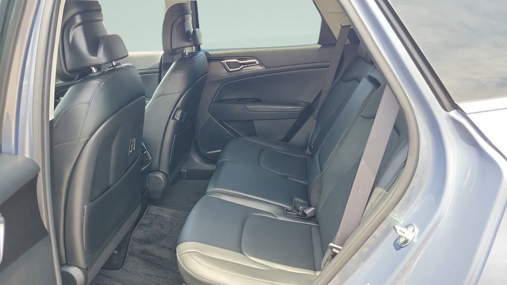 Used 2025 Kia Sportage EX FWD image 18