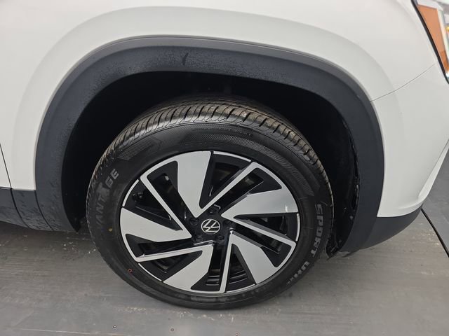 Used 2024 Volkswagen Atlas SE image 12