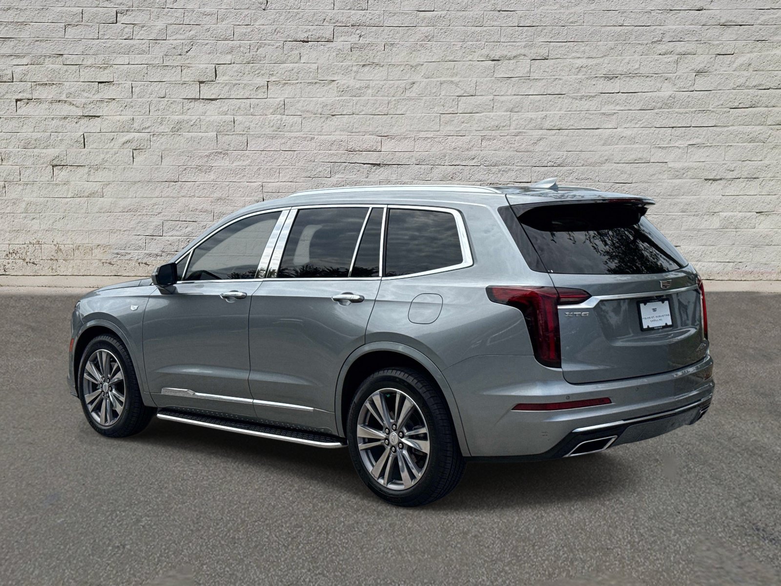 Used 2025 Cadillac XT6 Premium Luxury FWD image 3