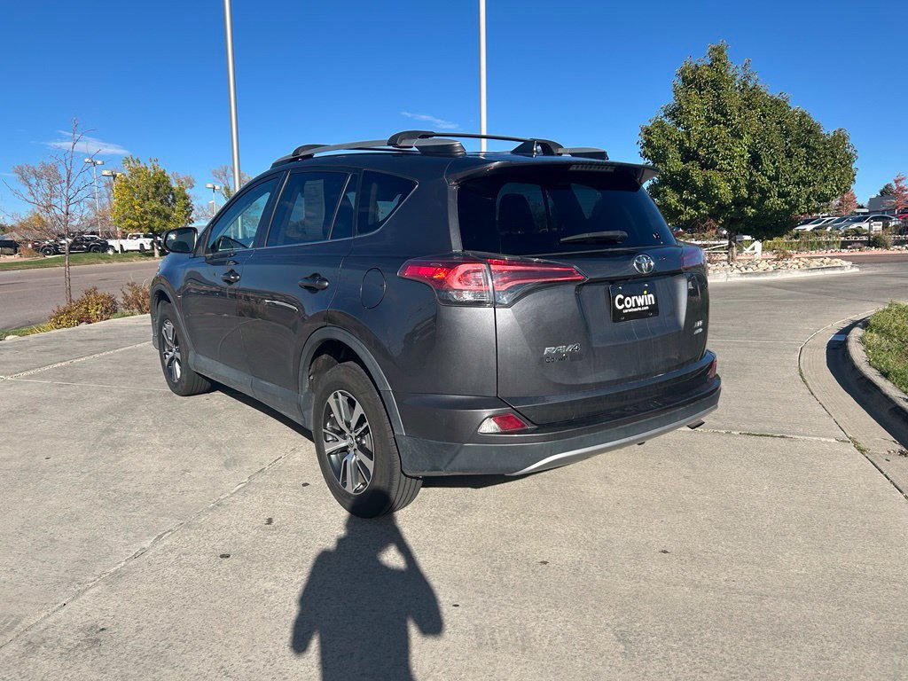 Used 2018 Toyota RAV4 XLE AWD/4WD image 5