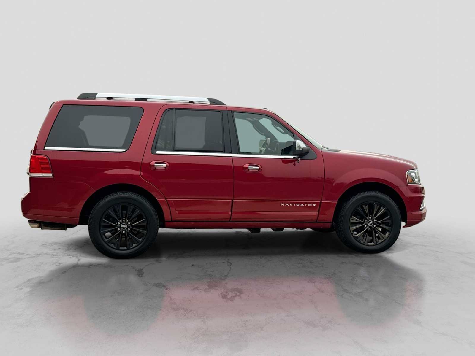 Used 2015 Lincoln Navigator 4WD image 7
