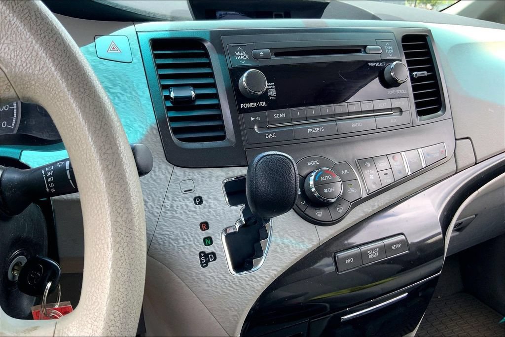 Used 2014 Toyota Sienna LE FWD image 15