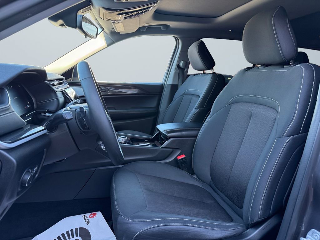 Used 2023 Jeep Grand Cherokee L Laredo w/ Luxury Tech Group I image 9