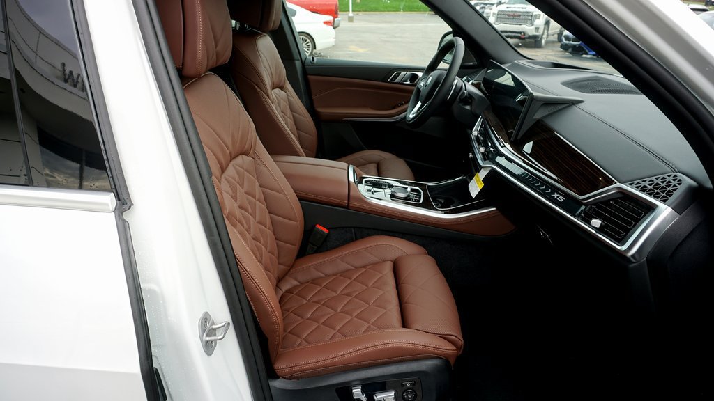 Used 2026 BMW X5 xDrive50e AWD/4WD image 11